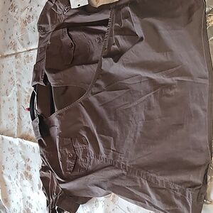 Brown cotton short sleeved blouse w pockets n ties at the sleeves